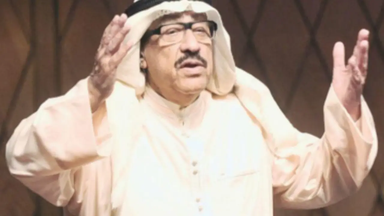 الفنان الكويتي عبد العزيز المفرج شادي الخليج بعد تعرضه لوعكة صحية ودخوله مستشفى مبارك