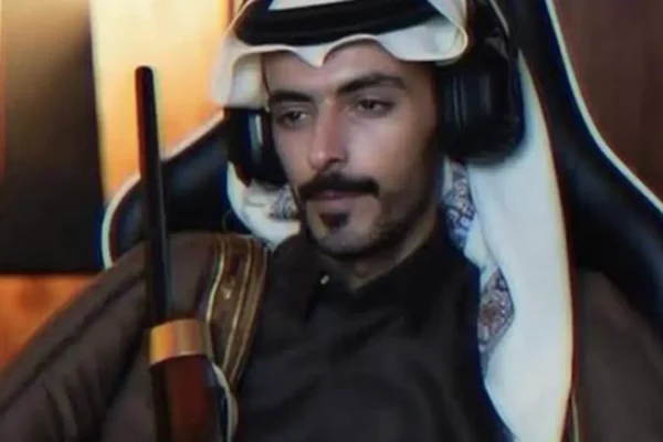 صورة تعبيرية لصانع المحتوى السعودي وليد قصص مع شعار يوتيوب وخلفية تعبر عن الجدل حول حذف القناة