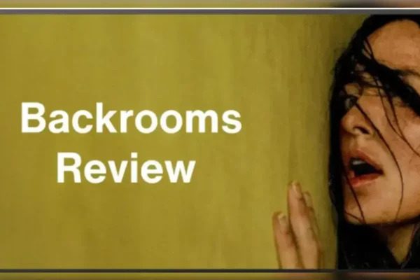ممرات لانهائية ذات جدران صفراء باهتة وإضاءة نيون موحشة تعكس رعب العمارة الانتقالية في فيلم Backrooms 2026.
