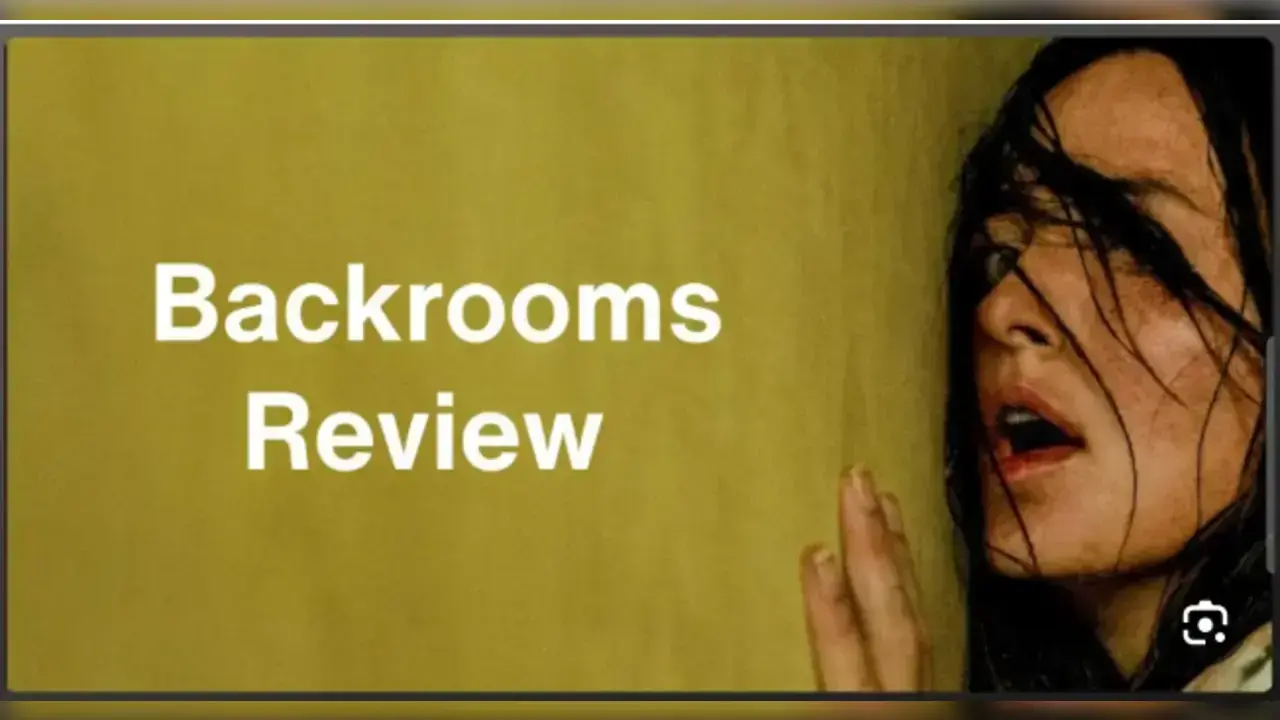 ممرات لانهائية ذات جدران صفراء باهتة وإضاءة نيون موحشة تعكس رعب العمارة الانتقالية في فيلم Backrooms 2026.