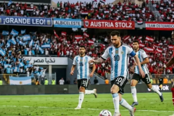 لاعبو منتخب الأرجنتين خلال الاستعداد لمباراة النمسا في الجولة الثانية من كأس العالم 2026