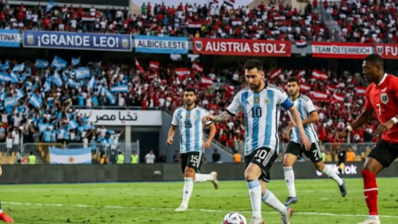 لاعبو منتخب الأرجنتين خلال الاستعداد لمباراة النمسا في الجولة الثانية من كأس العالم 2026