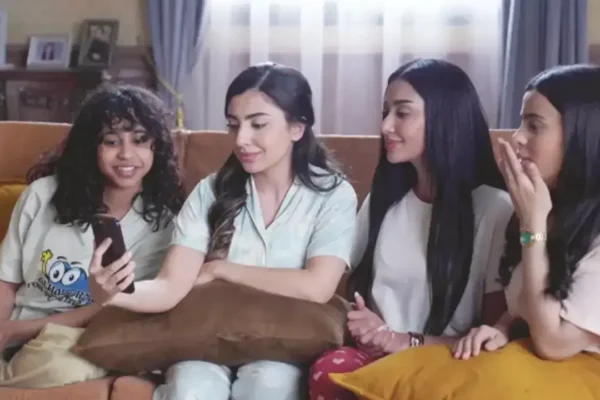 أبطال مسلسل بنات عمير في عمل درامي اجتماعي يتناول قصة أب يربي خمس بنات بعد وفاة زوجته