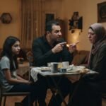 10 علامات قد تكشف رغبة الشريك النرجسي في إنهاء العلاقة.. متى يتحول التباعد إلى قرار؟ مشهد واقعي سينمائي لزوجين يجلسان في مساحة منزلية واحدة لكن يفصل بينهما توتر وصمت واضح، مع إضاءة هادئة وتكوين يعكس المسافة العاطفية بينهما، دون مبالغة أو عناصر رمزية غير واقعية